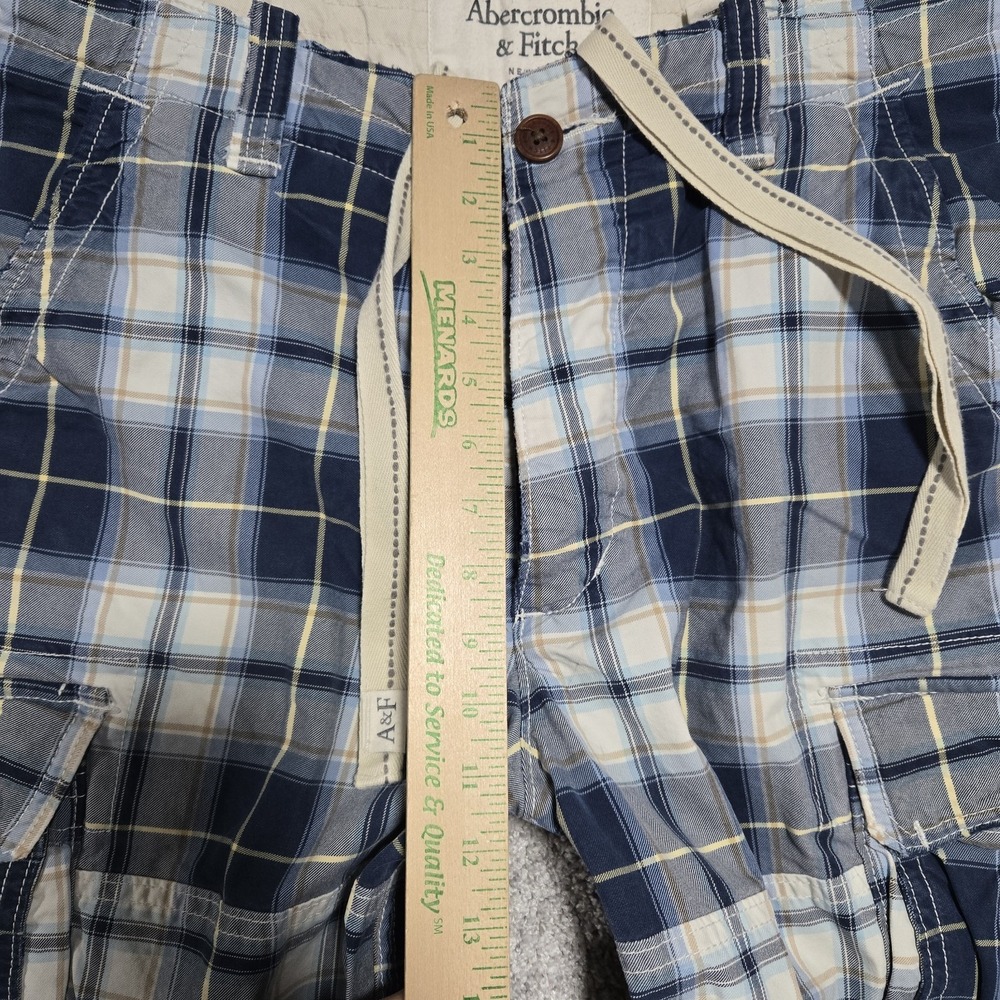 Abercrombie & Fitch Men's Heavyweight Blue Plaid Cargo Shorts - Picture 4 of 10
